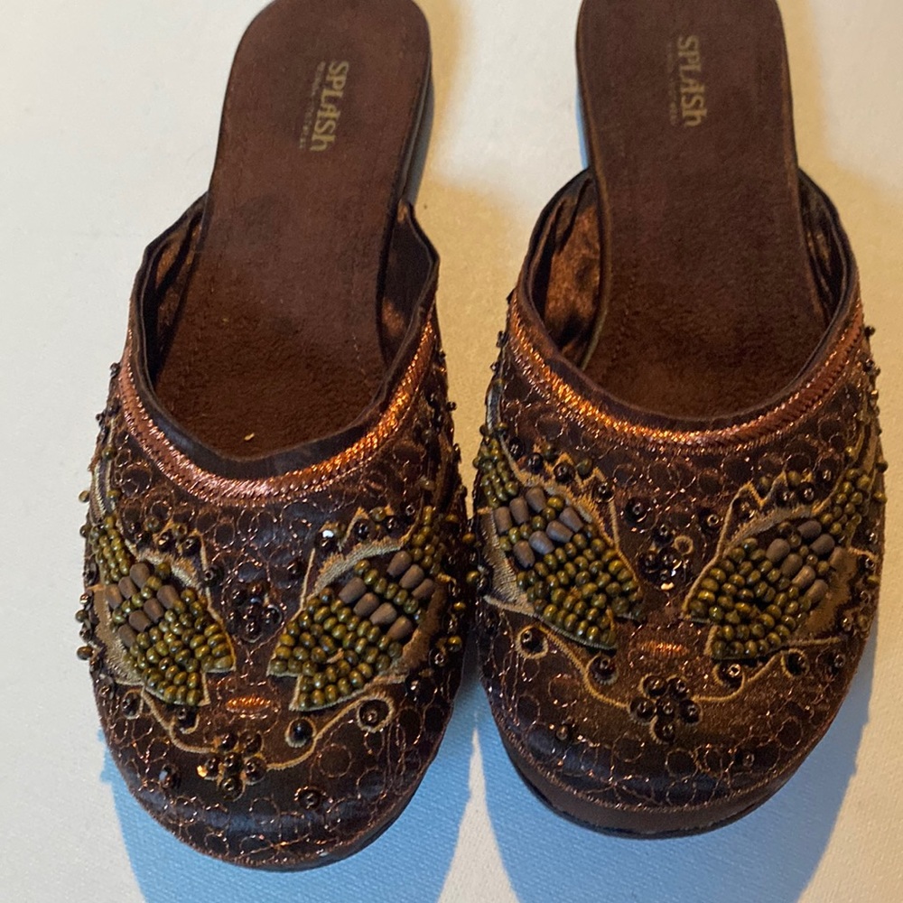 NWT Splash Brown Ornate Beaded Flats